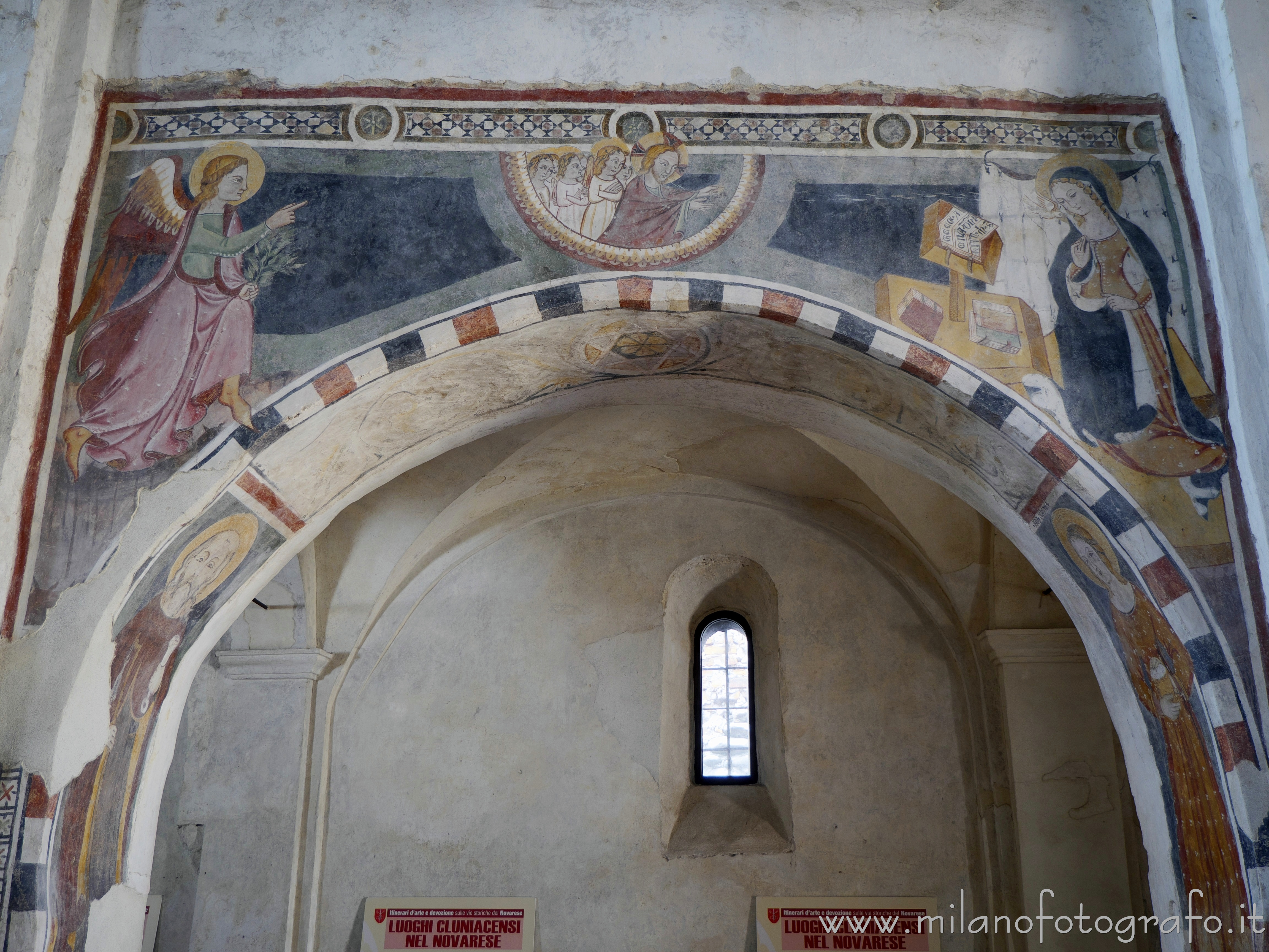 Carpignano Sesia (Novara) - Affresco dell'Annunciazione nella Chiesa di San Pietro